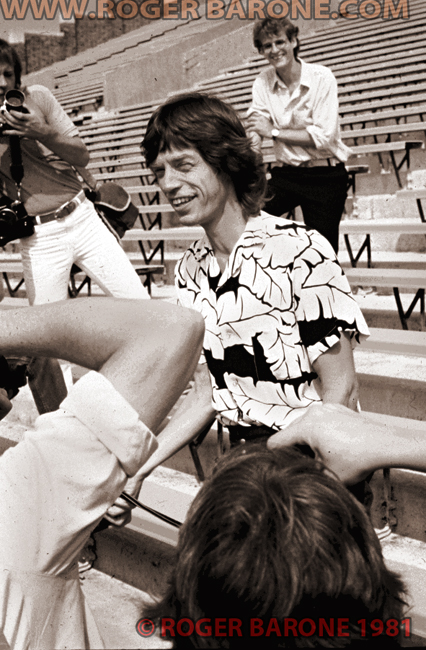 mick jagger drinks a Coke Cola while posing for the press at JFK Stadium press conference. © ROGER BARONE 1981