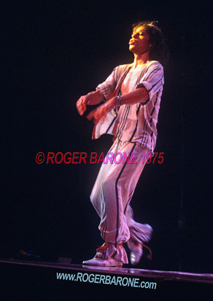 Mick Jagger performing with Rolling Stones, Spectrum Arena 1975, © roger barone 1975