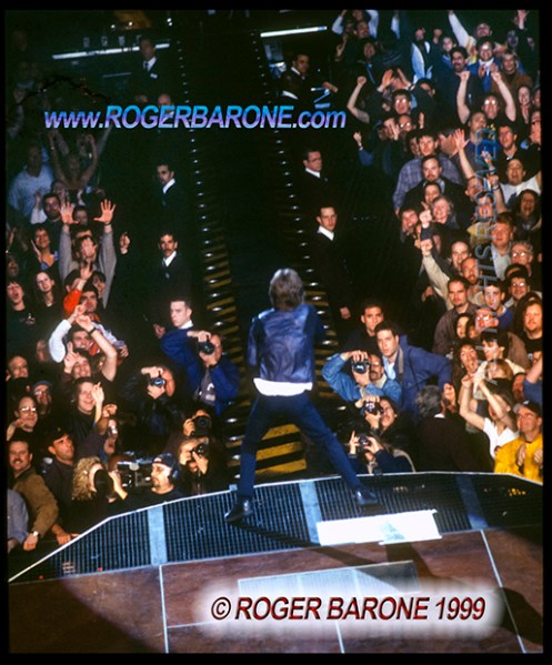jagger_weiner_web Mick Jagger performing first song at First Union Center in Philly 3/15/99 photo by roger barone
