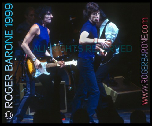 Mick Jagger & Ronnie Wood of the Rolling Stones in concert First Union Center Philly (3/15/99) photo by roger barone