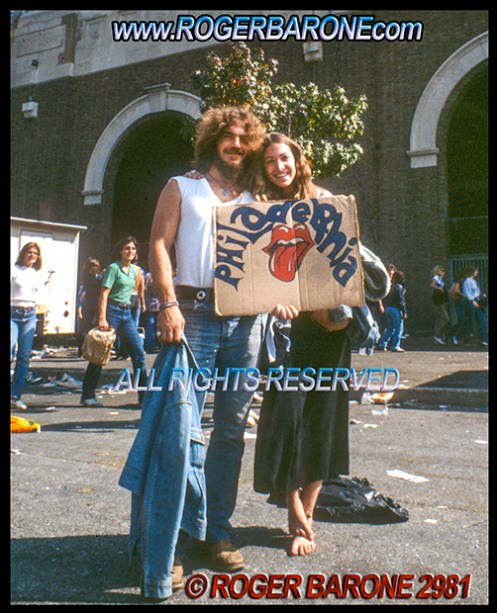 Rolling Stones' fans wait outside JFK Stadium before cocnert. (925/81) photo: roger barone