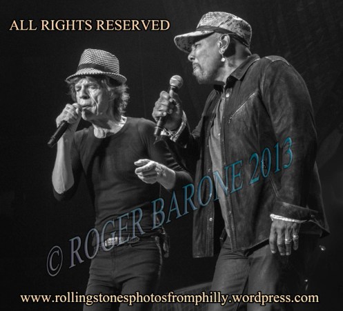Mick Jagger and Aaron Neville singing "Under The Boardwalk" WELLS FARGO CENTER, june 21, 2013, © Roger Barone
