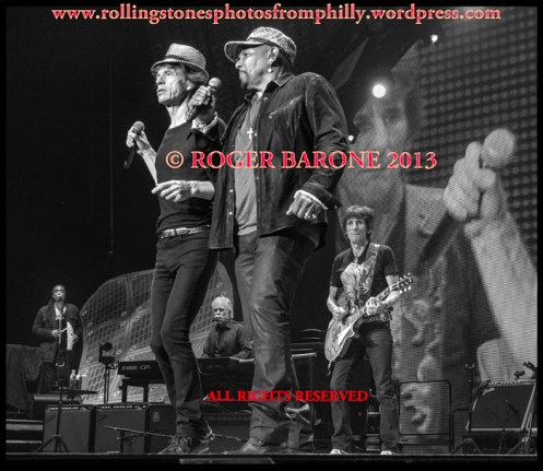 Mick Jagger Aaron Neville Under the Boardwalk in Philly june 21, 2013 photo by roger barone