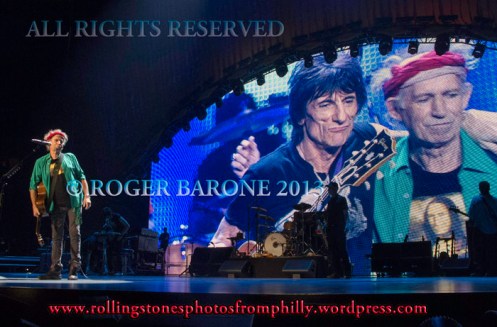 Keith Richards, left, and Ronnie Wood sing "You Got The Silver" Philly photo by roger barone