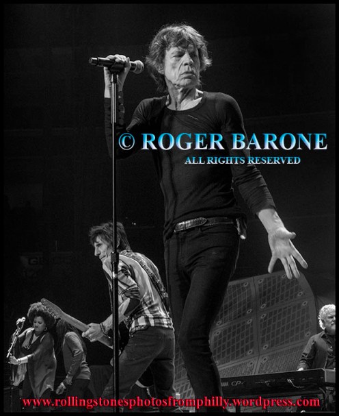 Mick Jagger singing "Honky Tonk Woman" wells fargo center, june 21, 2013 photo by roger barone
