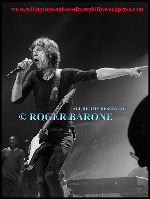 Mick Jagger playing black Fender Stratocaster at Philly Wells Fargo Center, june 21, 2013, photo by roger barone