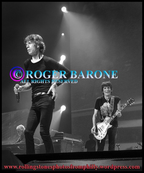 Mick Jagger Ronnie Wood playing "Midnight Rambler" at Wells Fargo Center Philly. photo by roger barone