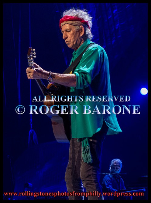 Keith Richards playing acoustic guitar in Philly, june 21, 2013. photo by roger barone