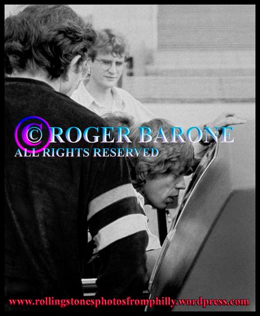 jagger_bw_into_limousine_jfk_web