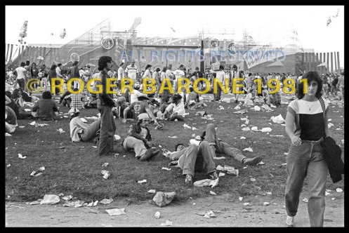 1981_aftershow_stones_crowd_web